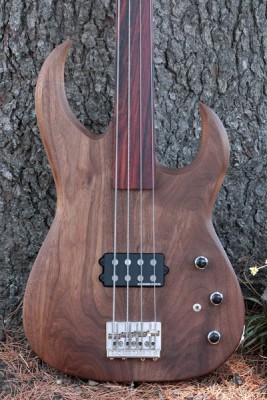 Scimitar Bass #3 - Fretless  - Click on picture for manual slideshow.