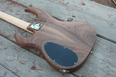 Scimitar Bass #3 - Fretless  - Click on picture for manual slideshow.