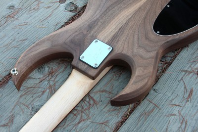 Scimitar Bass #3 - Fretless  - Click on picture for manual slideshow.