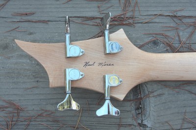 Scimitar Bass #3 - Fretless  - Click on picture for manual slideshow.