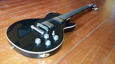 Misc. Custom Build - Black LP Set Neck - Around 2003 - Click on picture for manual slideshow.