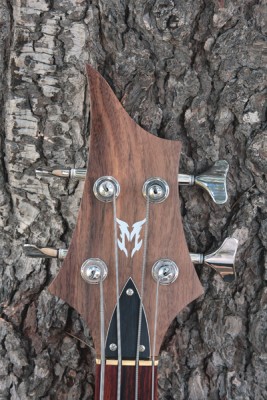 Scimitar Bass #3 - Fretless  - Click on picture for manual slideshow.