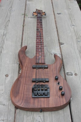 Scimitar Bass #2  - Click on picture for manual slideshow.