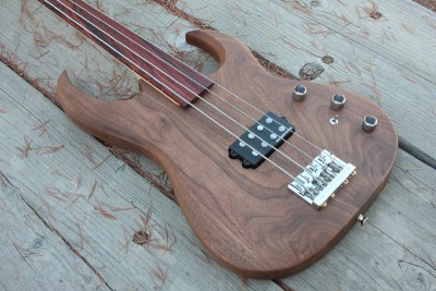 Scimitar Bass #3 - Fretless  - Click on picture for manual slideshow.