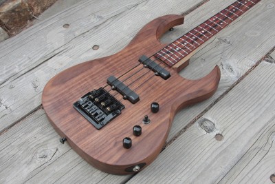 Scimitar Bass #2  - Click on picture for manual slideshow.