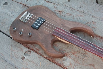 Scimitar Bass #3 - Fretless  - Click on picture for manual slideshow.