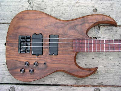 Scimitar Bass #1  - Click on picture for manual slideshow.